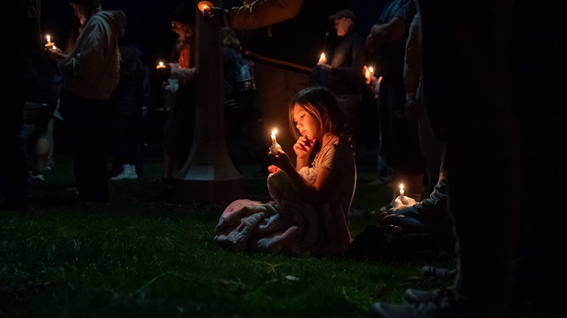 Bend reels after school shooting leaves 3 children, teacher dead